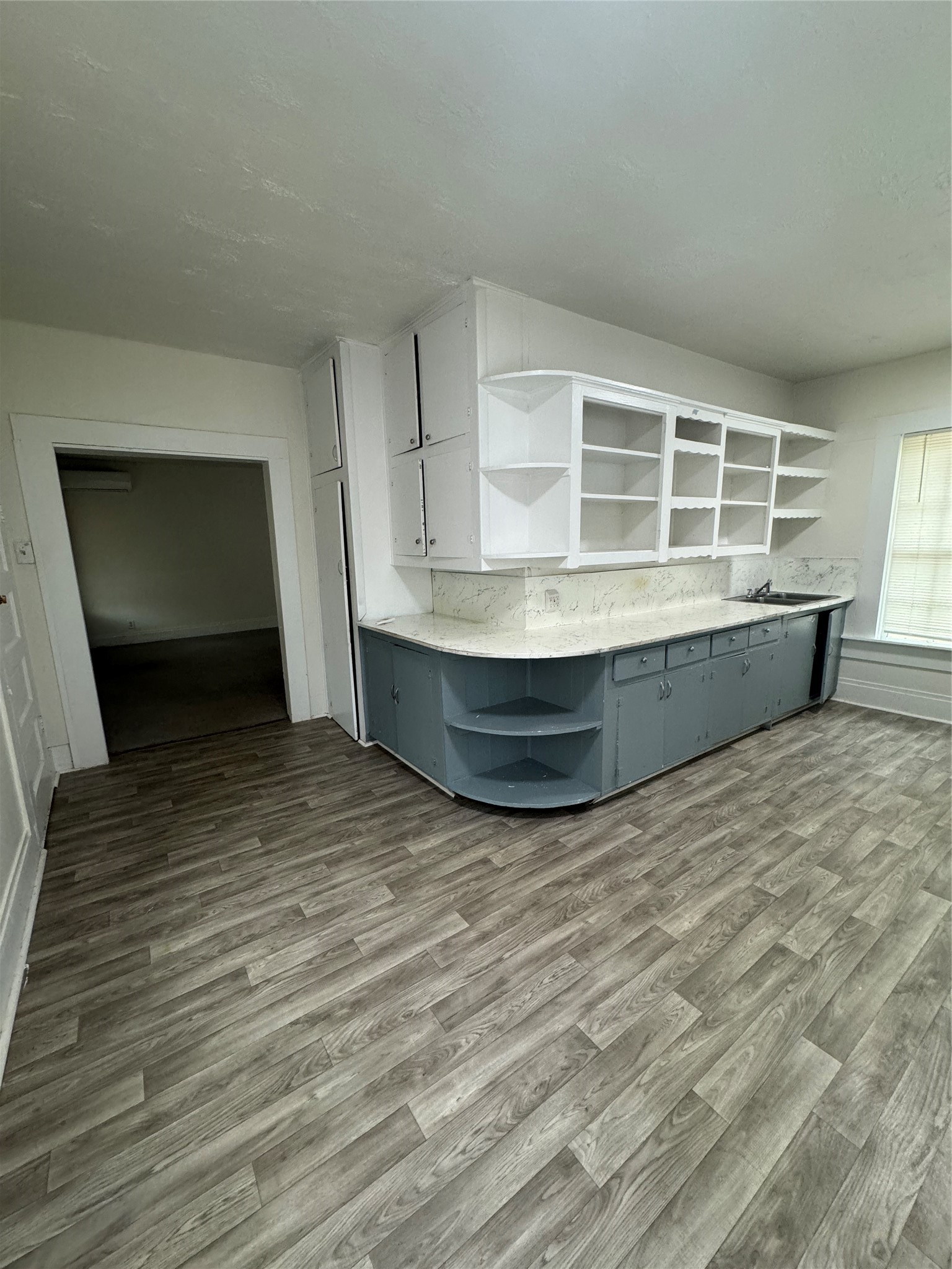 110 Barnard Street Livingston, TX 77351 - Photo 4 of 8 Kitchen/dining combo