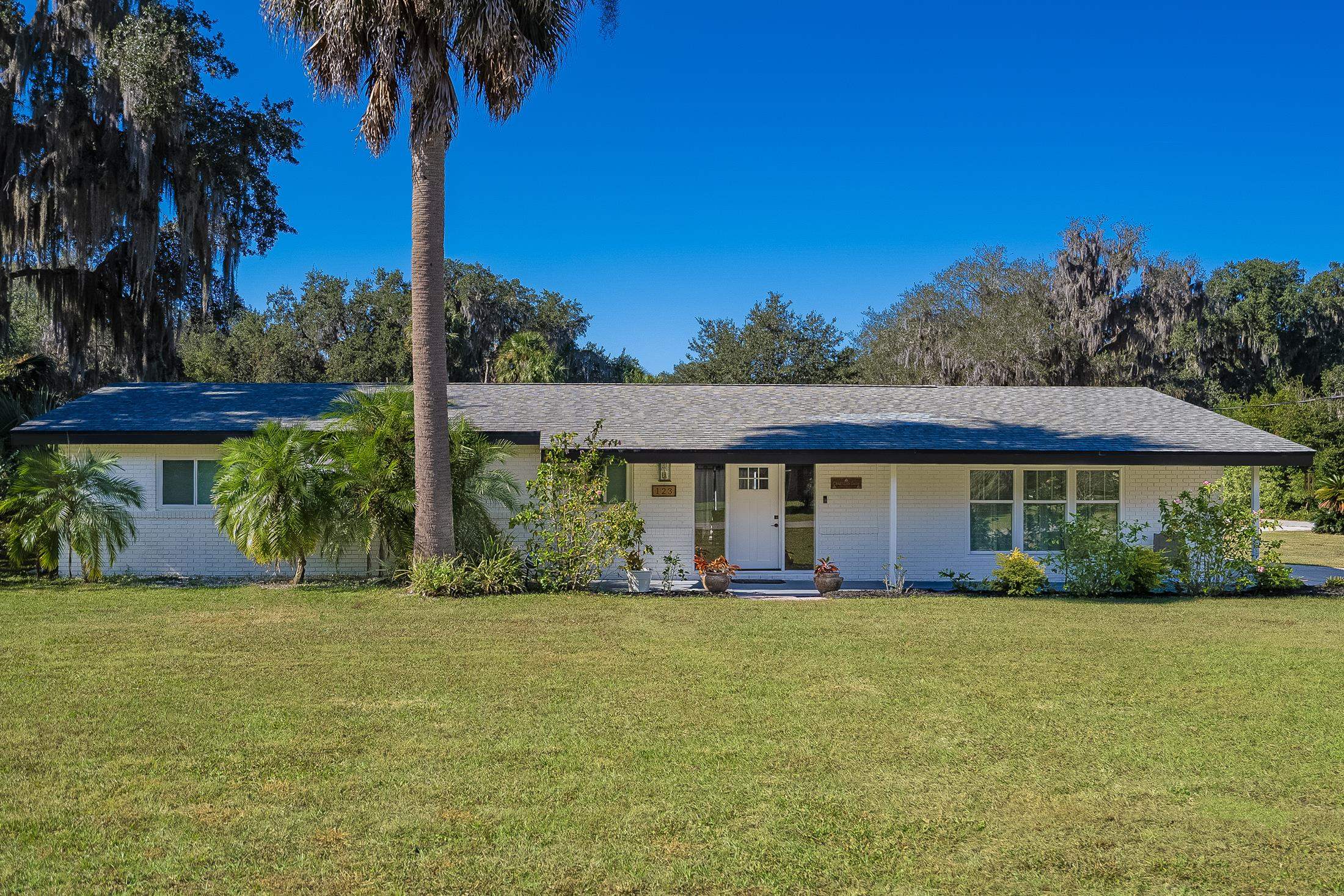 123 Esperanza Grove Road East Palatka, FL 32131 - Photo 42 of 59 Ranch-style house featuring brick siding, a front lawn, and a porch