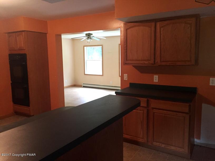 133 Bloss Road Greentown, PA 18426 - Photo 11 of 31 Kitchen