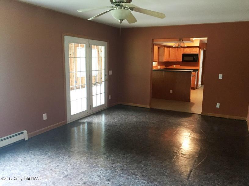 133 Bloss Road Greentown, PA 18426 - Photo 13 of 31 Family room