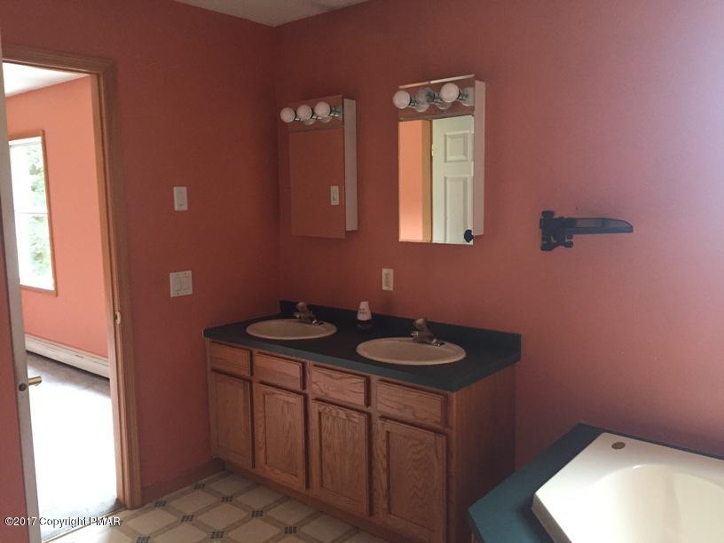 133 Bloss Road Greentown, PA 18426 - Photo 18 of 31 Master bath