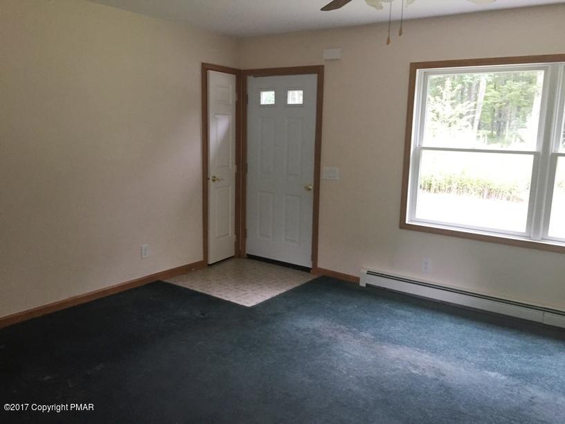 133 Bloss Road Greentown, PA 18426 - Photo 27 of 31 Living room
