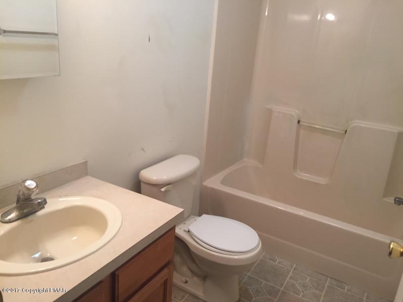 133 Bloss Road Greentown, PA 18426 - Photo 28 of 31 Bath