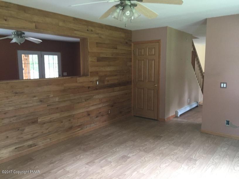 133 Bloss Road Greentown, PA 18426 - Photo 6 of 31 Living room
