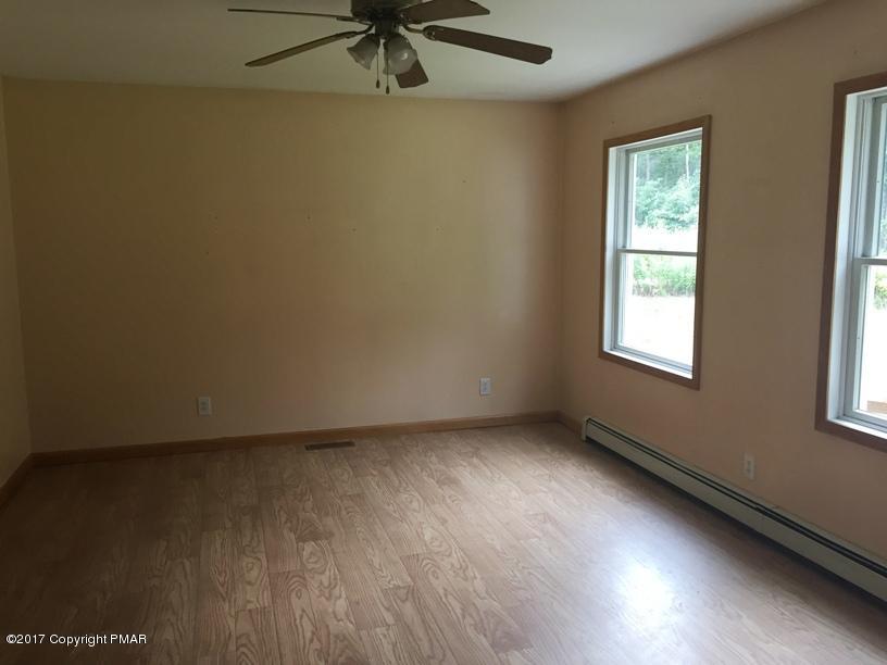 133 Bloss Road Greentown, PA 18426 - Photo 7 of 31 Dining room