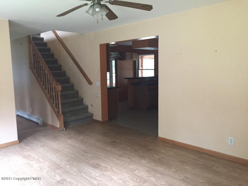 133 Bloss Road Greentown, PA 18426 - Photo 8 of 31 Dining room