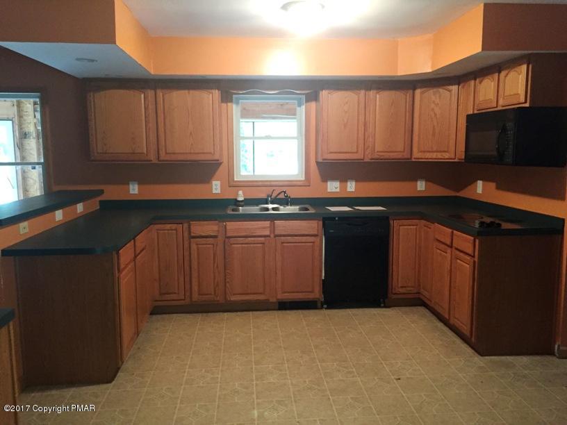 133 Bloss Road Greentown, PA 18426 - Photo 9 of 31 Kitchen