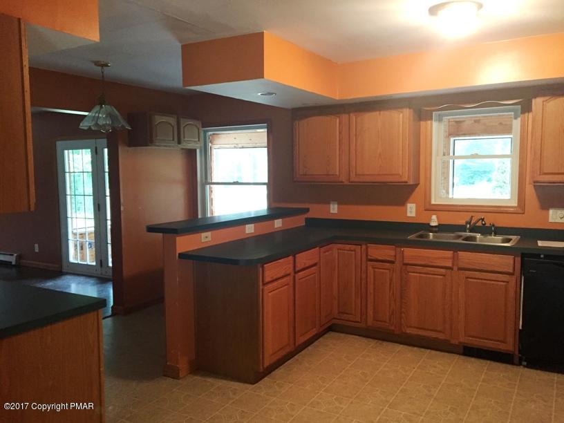 133 Bloss Road Greentown, PA 18426 - Photo 10 of 31 Kitchen