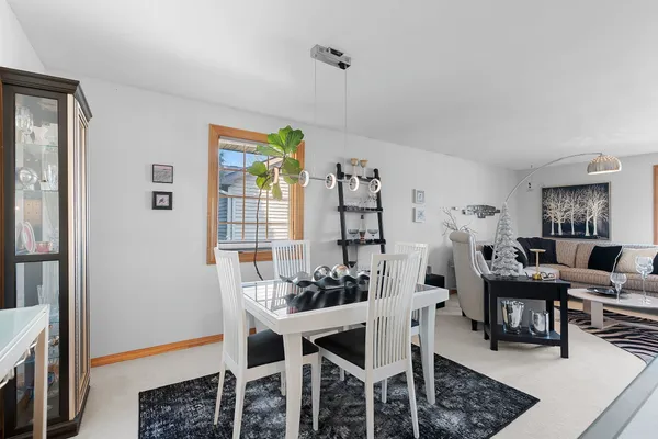 $315,000 | 1831 South Mayfair Drive, Appleton, WI 54914