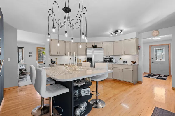 $315,000 | 1831 South Mayfair Drive, Appleton, WI 54914