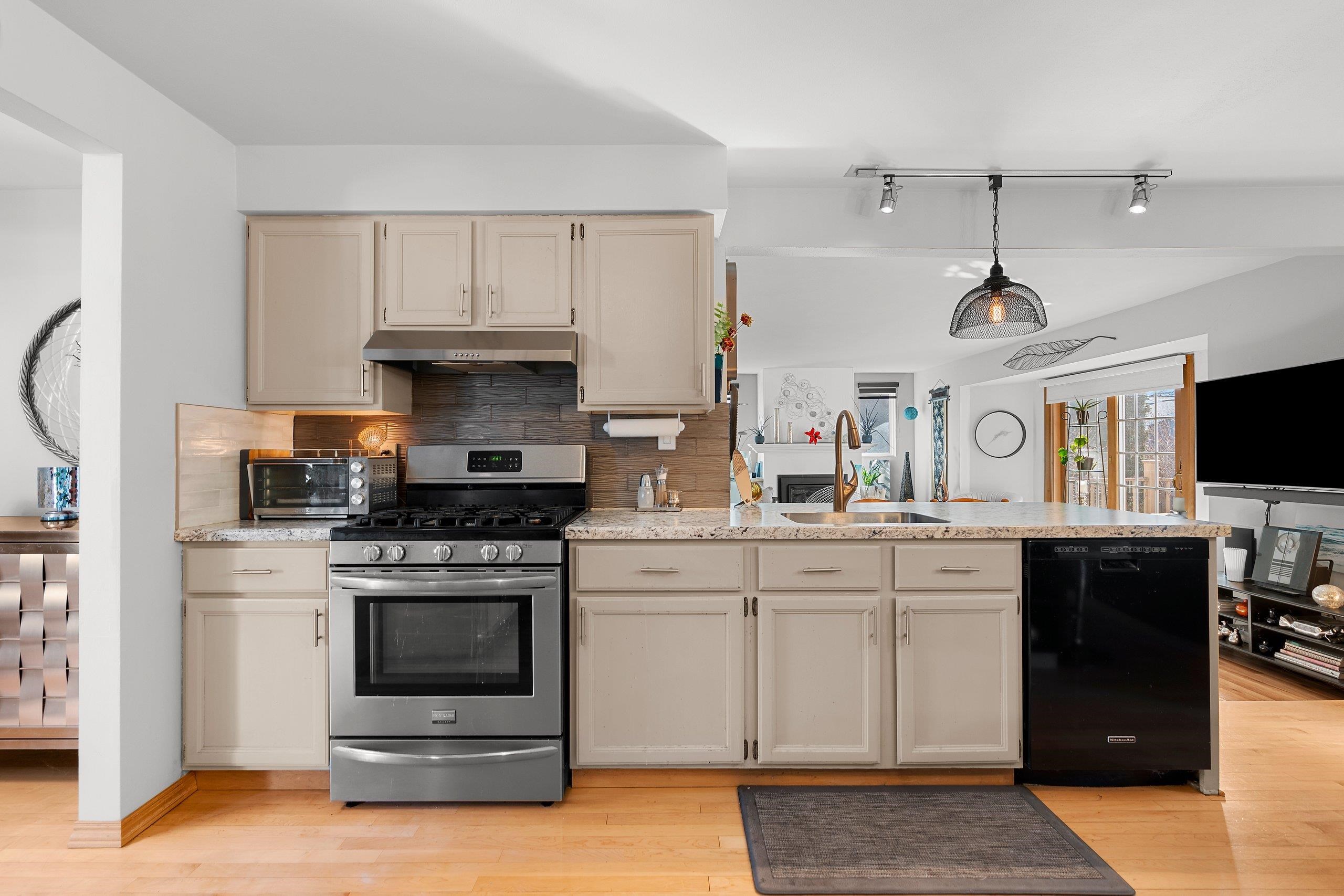 1831 South Mayfair Drive Appleton, WI 54914 - Photo 17 of 41