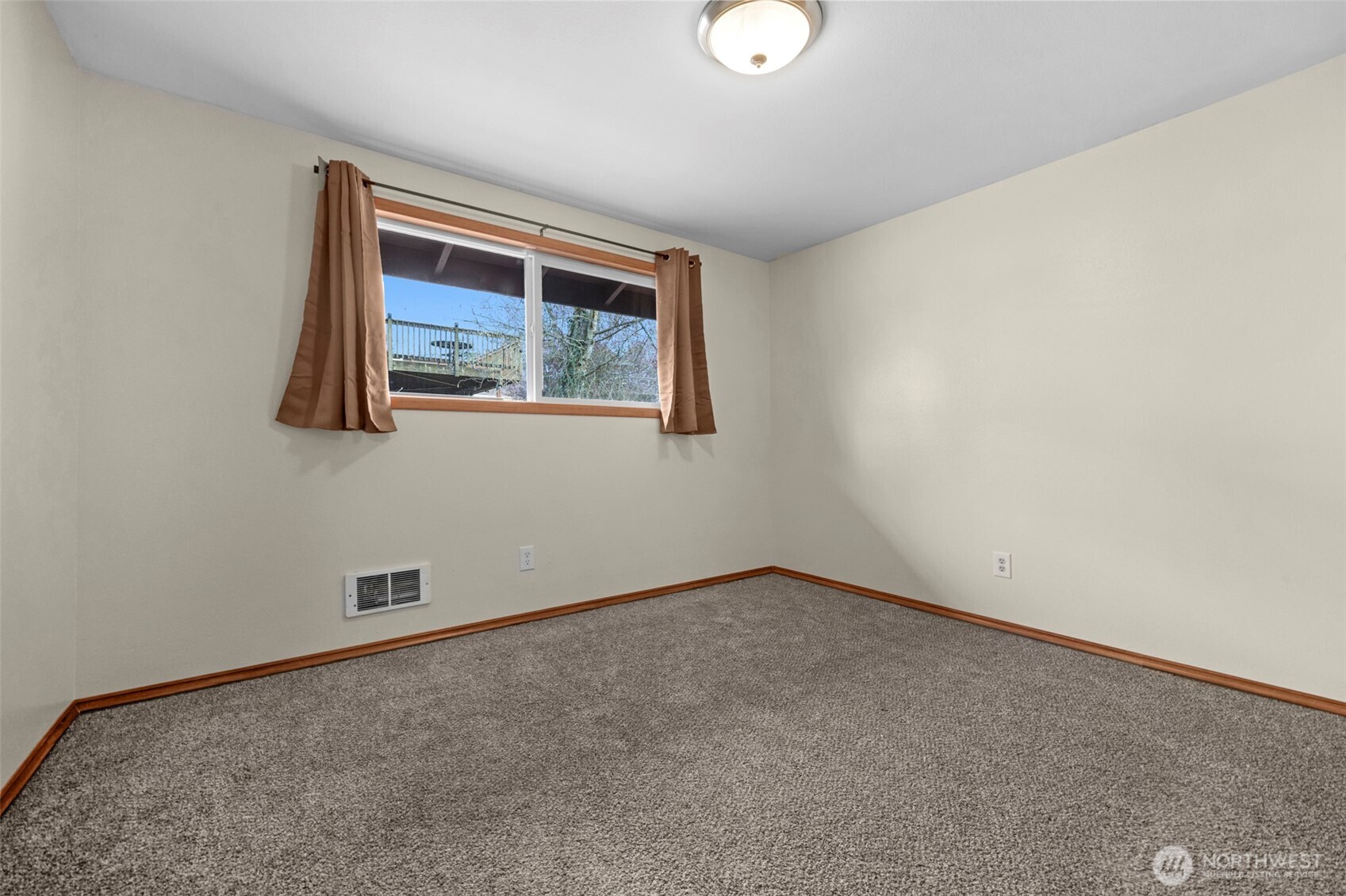 212 Madison Street Everett, WA 98203 - Photo 16 of 40 an empty room with windows