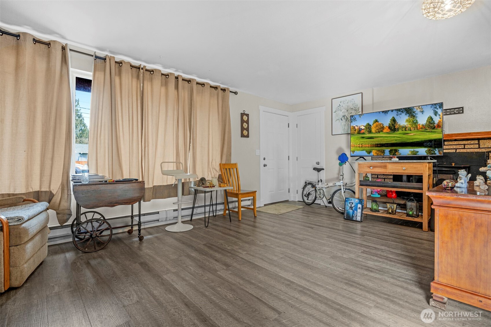212 Madison Street Everett, WA 98203 - Photo 20 of 40 a view of a livingroom with furniture and a flat screen tv