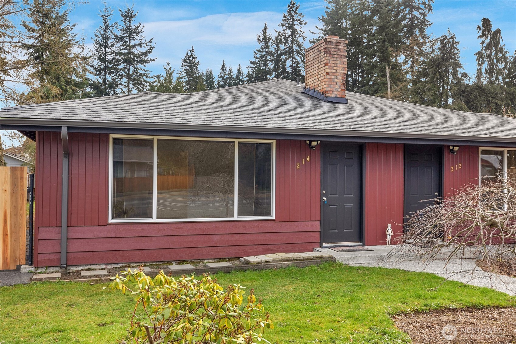 212 Madison Street Everett, WA 98203 - Photo 2 of 40 a house view with a garden space