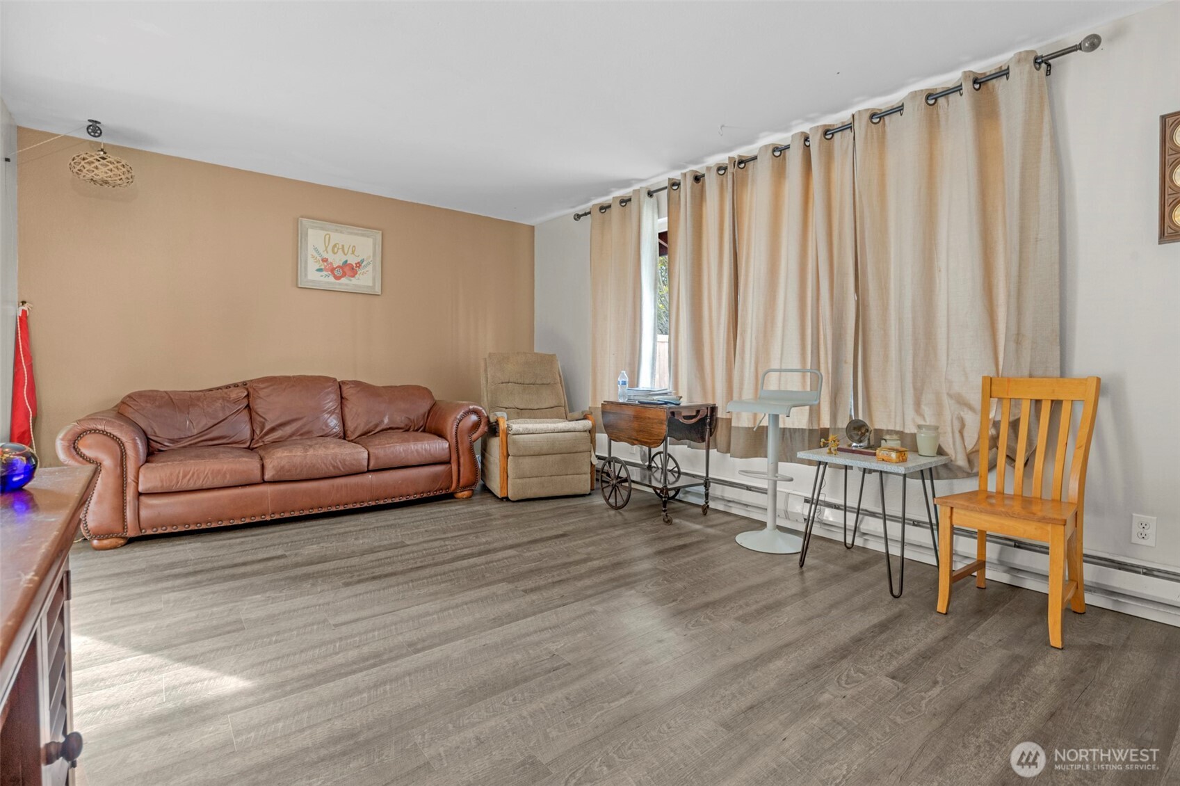 212 Madison Street Everett, WA 98203 - Photo 27 of 40 a living room with furniture and a large window