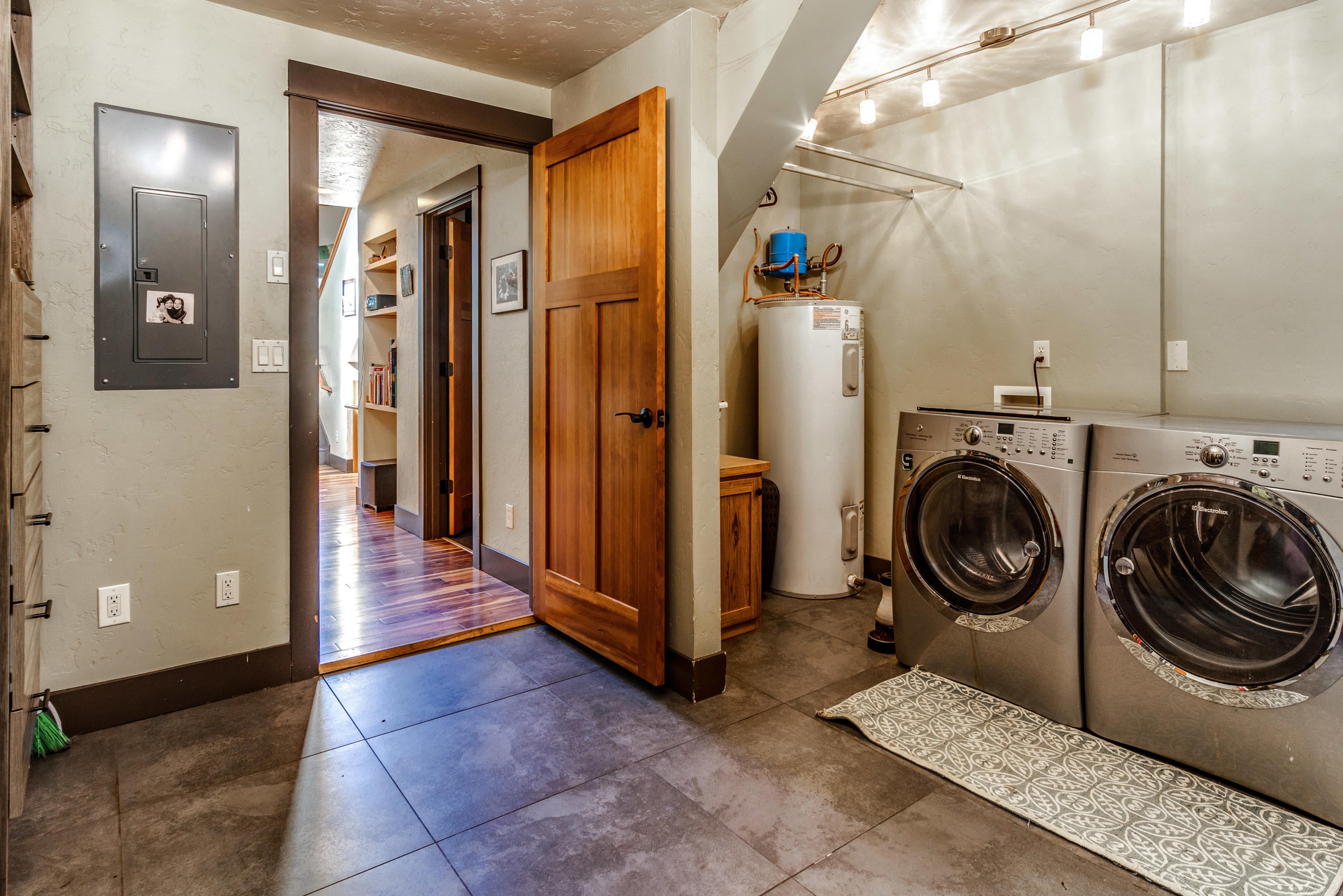 19238 Baker Road Bend, OR 97702 - Photo 27 of 64 Spacious Mudroom & Mechanical