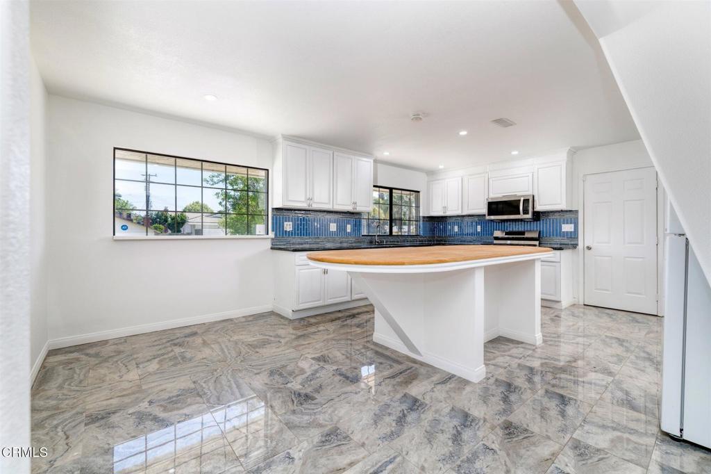 23005 Hilse Lane Newhall, CA 91321 - Photo 8 of 31