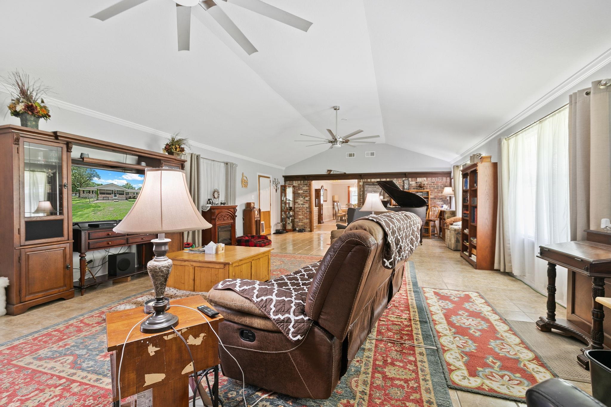 13017 5th Street Lillian, AL 36549 - Photo 6 of 58 LivingRoom