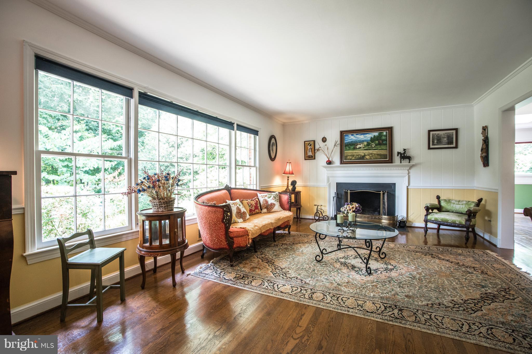 10300 Chapel Road Potomac, MD 20854 - Photo 11 of 24 Living Room