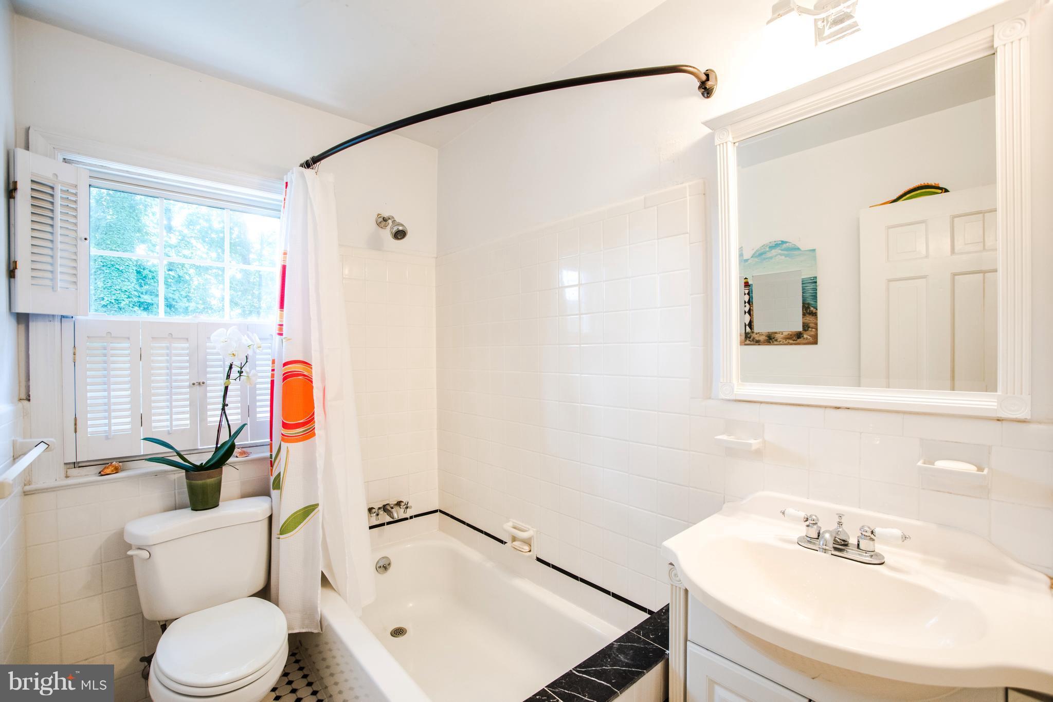 10300 Chapel Road Potomac, MD 20854 - Photo 21 of 24 Bath