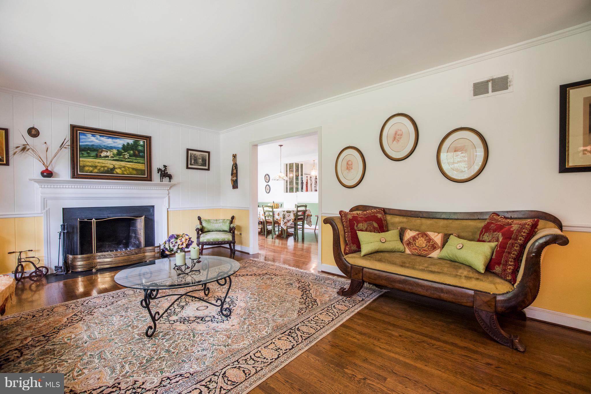 10300 Chapel Road Potomac, MD 20854 - Photo 10 of 24 Living Room