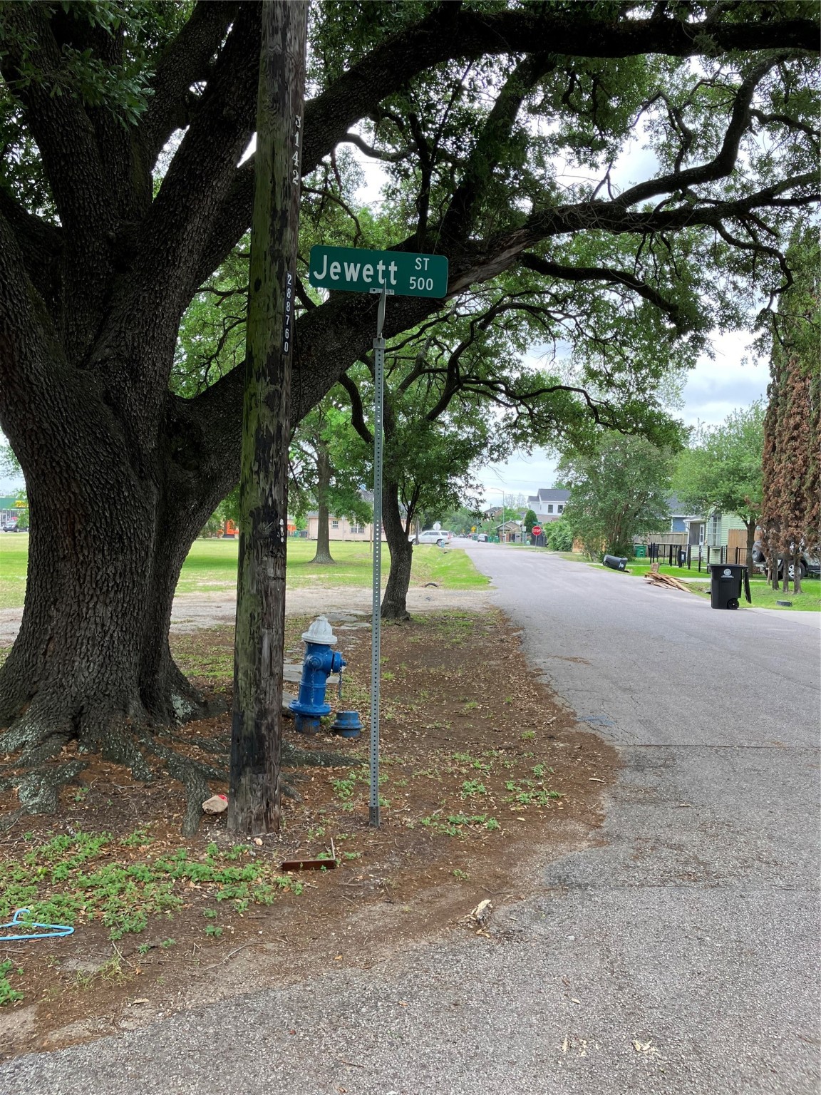2705 North Freeway Houston, TX 77009 - Photo 2 of 3 FACING SOUTH ON VINCENT STREET