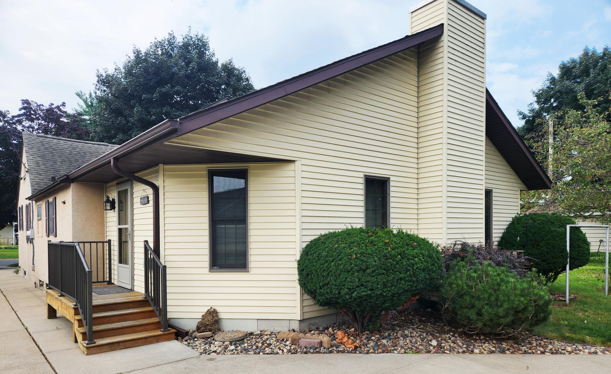 4330 West 8th Street Goodview, MN 55987 - Photo 3 of 20