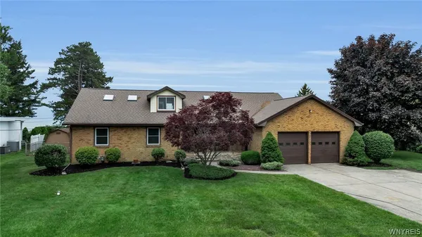 $749,900 | 4794 Clifton Parkway, Hamburg, NY 14075