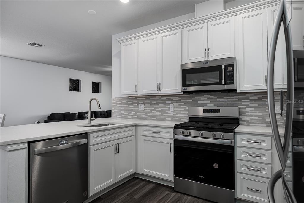 10641 Spring Tide Way Palmetto, FL 34221 - Photo 11 of 40