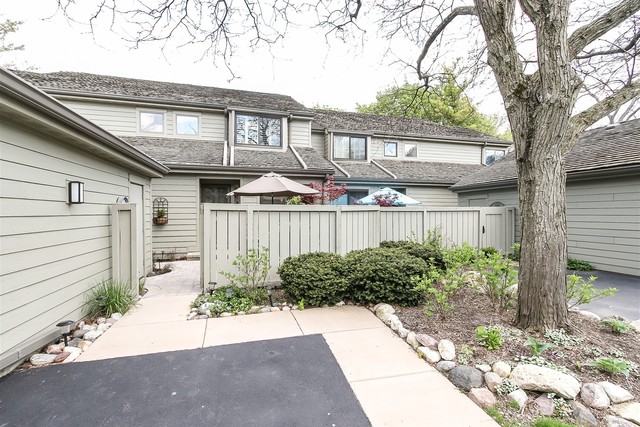 241 Timber Ridge Lane Lake Barrington, IL 60010 - Photo 2 of 33