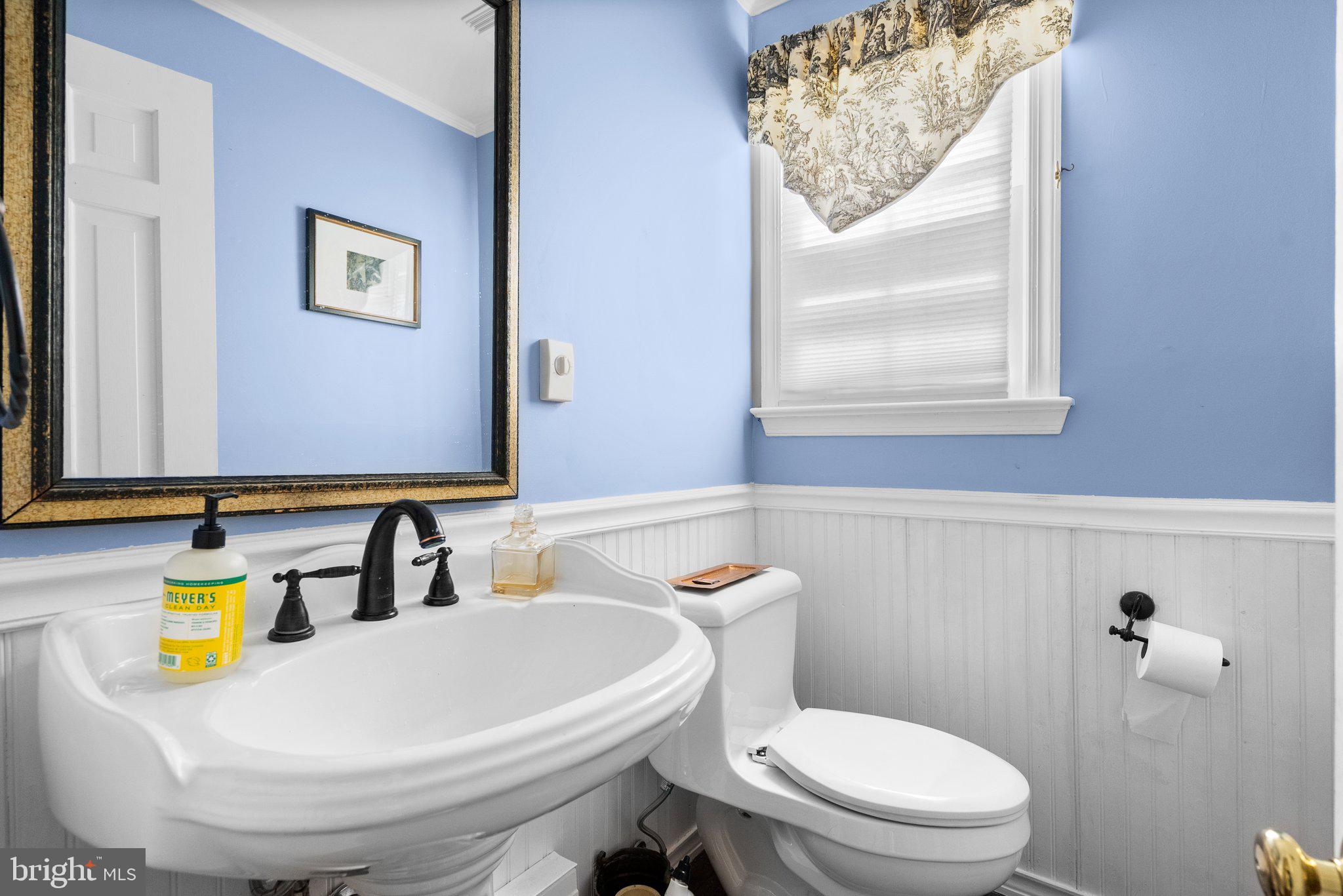 13321 Travilah Road Potomac, MD 20854 - Photo 19 of 43 a bathroom with a toilet a sink and mirror