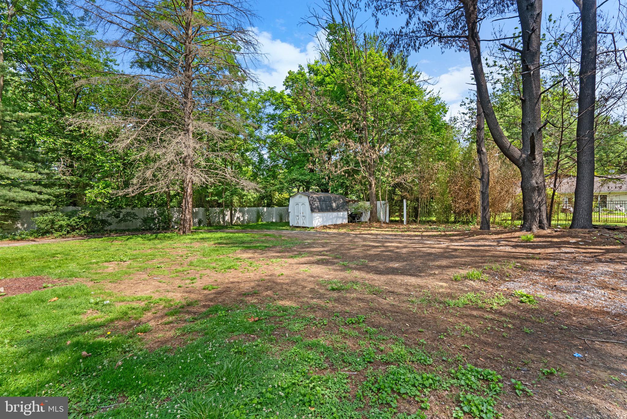 13321 Travilah Road Potomac, MD 20854 - Photo 39 of 43 a backyard of a house with lots of green space