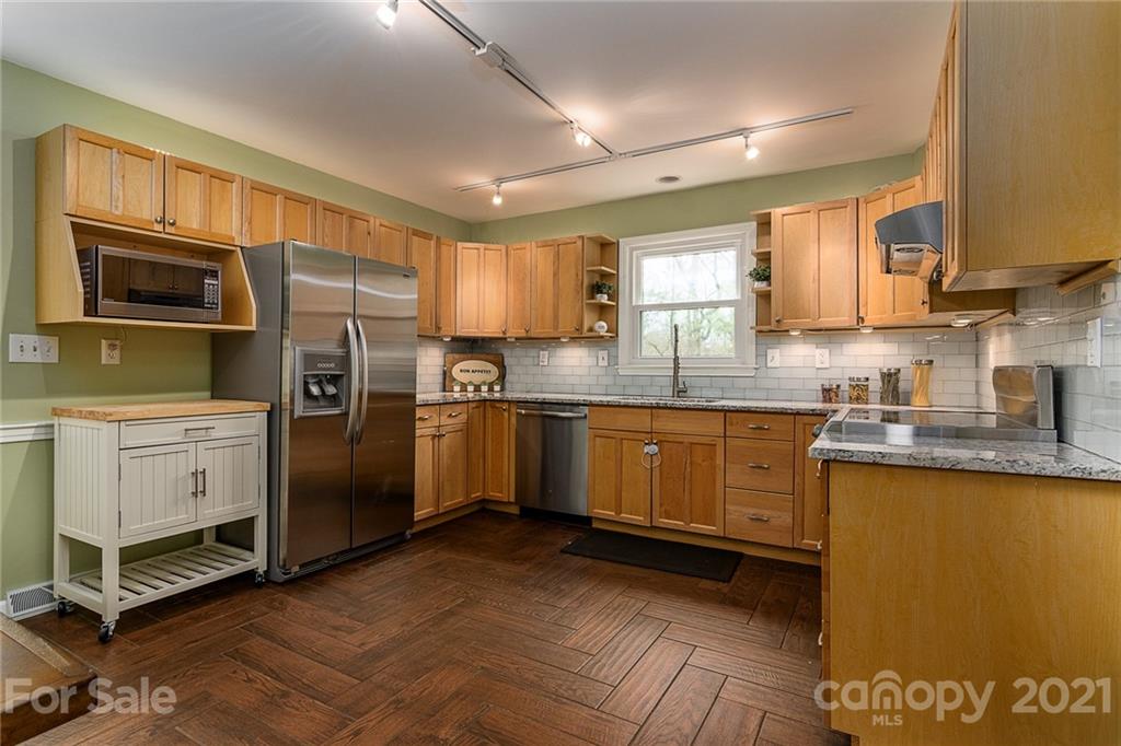 2227 Seth Thomas Road Charlotte, NC 28210 - Photo 8 of 33 Gallery Image 8