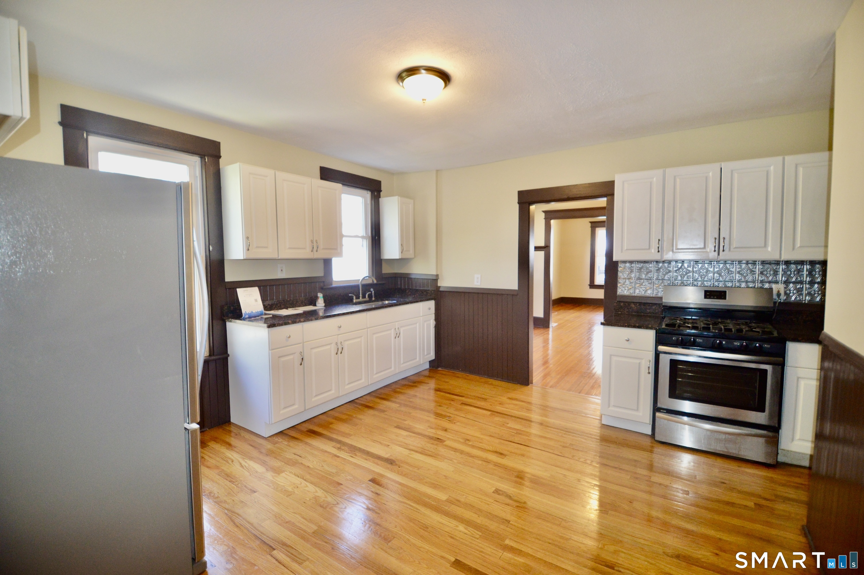 48 Riverview Place Stratford, CT 06615 - Photo 7 of 32