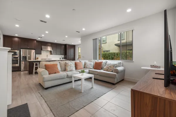 $719,900 | 10 West Piazza Street, Mountain House, CA 95391