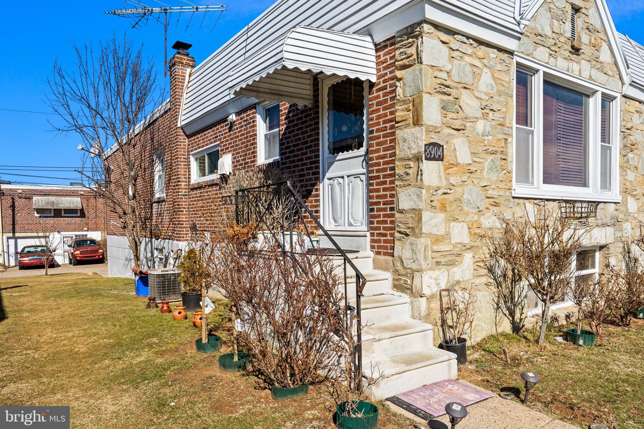 8904 Blue Grass Road Philadelphia, PA 19152 - Photo 4 of 28 Gallery Image 4