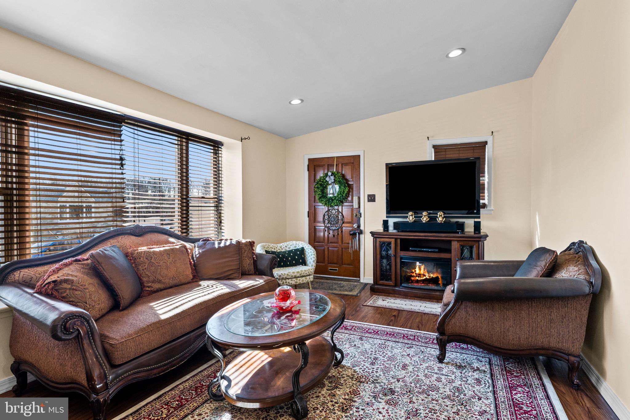 8904 Blue Grass Road Philadelphia, PA 19152 - Photo 9 of 28 Gallery Image 9