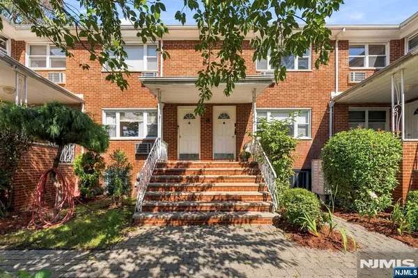 $2,500 | 201 Oakdene Place, Unit E2, Cliffside Park, NJ 07010