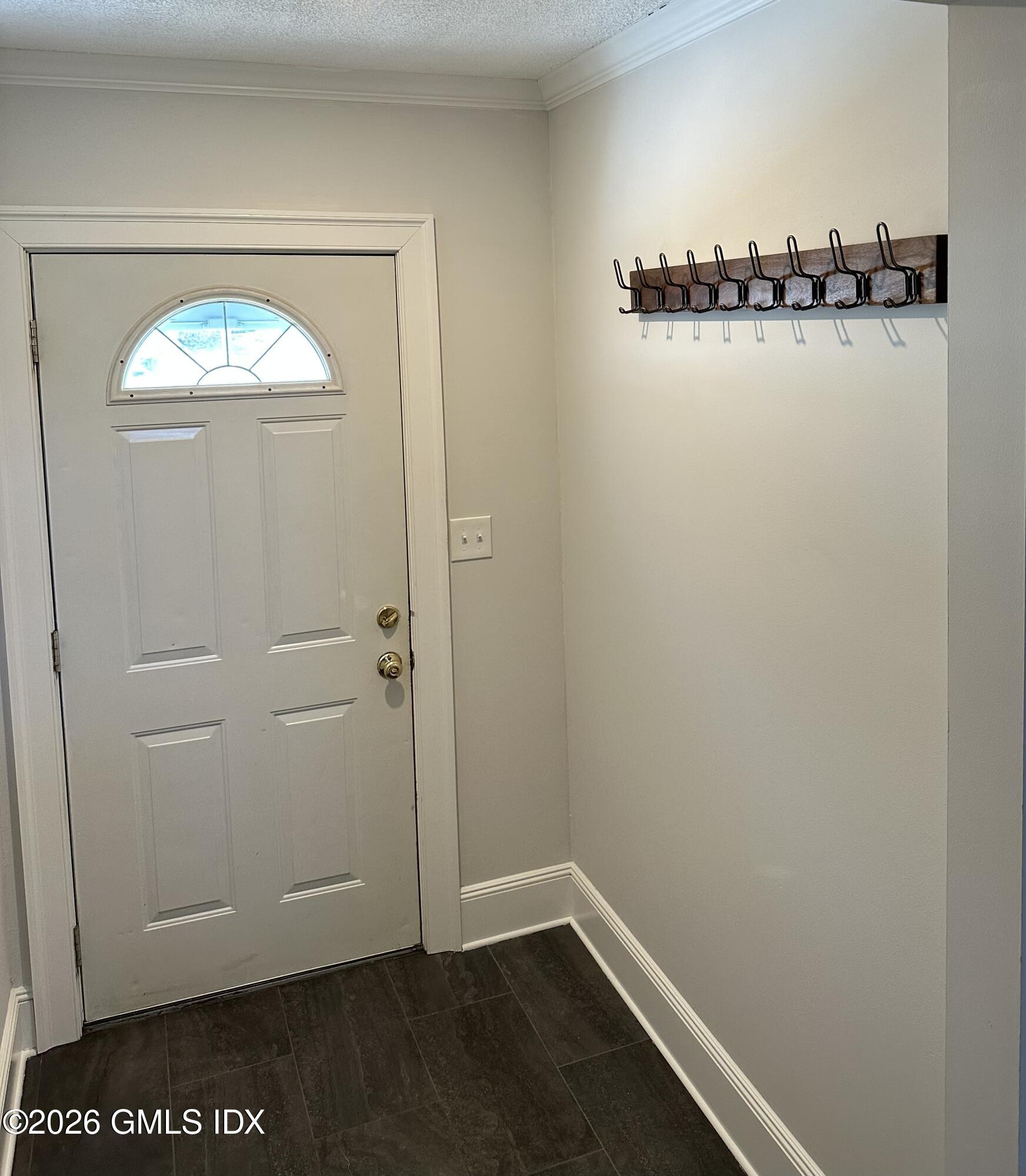 124 Pemberwick Road, Unit LEFT SIDE Greenwich, CT 06831 - Photo 2 of 27 ENTRANCE