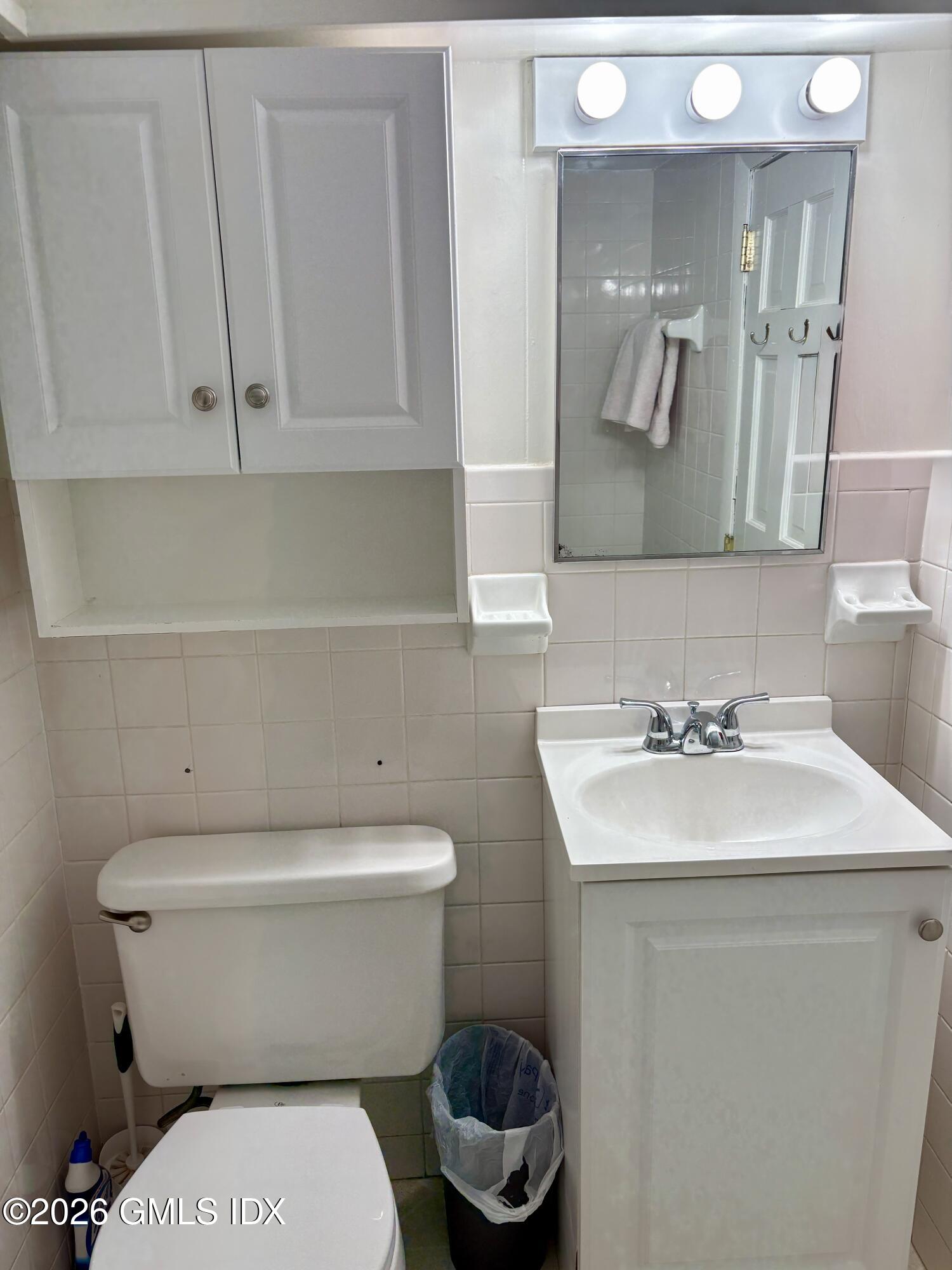 124 Pemberwick Road, Unit LEFT SIDE Greenwich, CT 06831 - Photo 23 of 27 FULL BATH