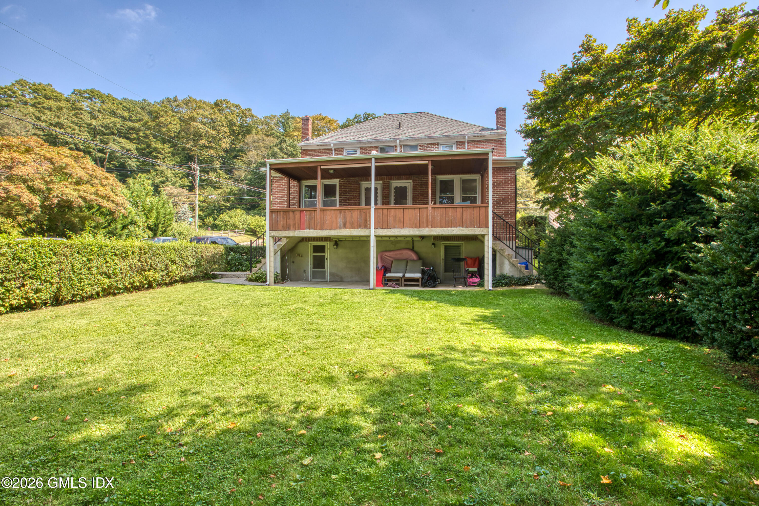 124 Pemberwick Road, Unit LEFT SIDE Greenwich, CT 06831 - Photo 25 of 27 LARGE BACKYARD