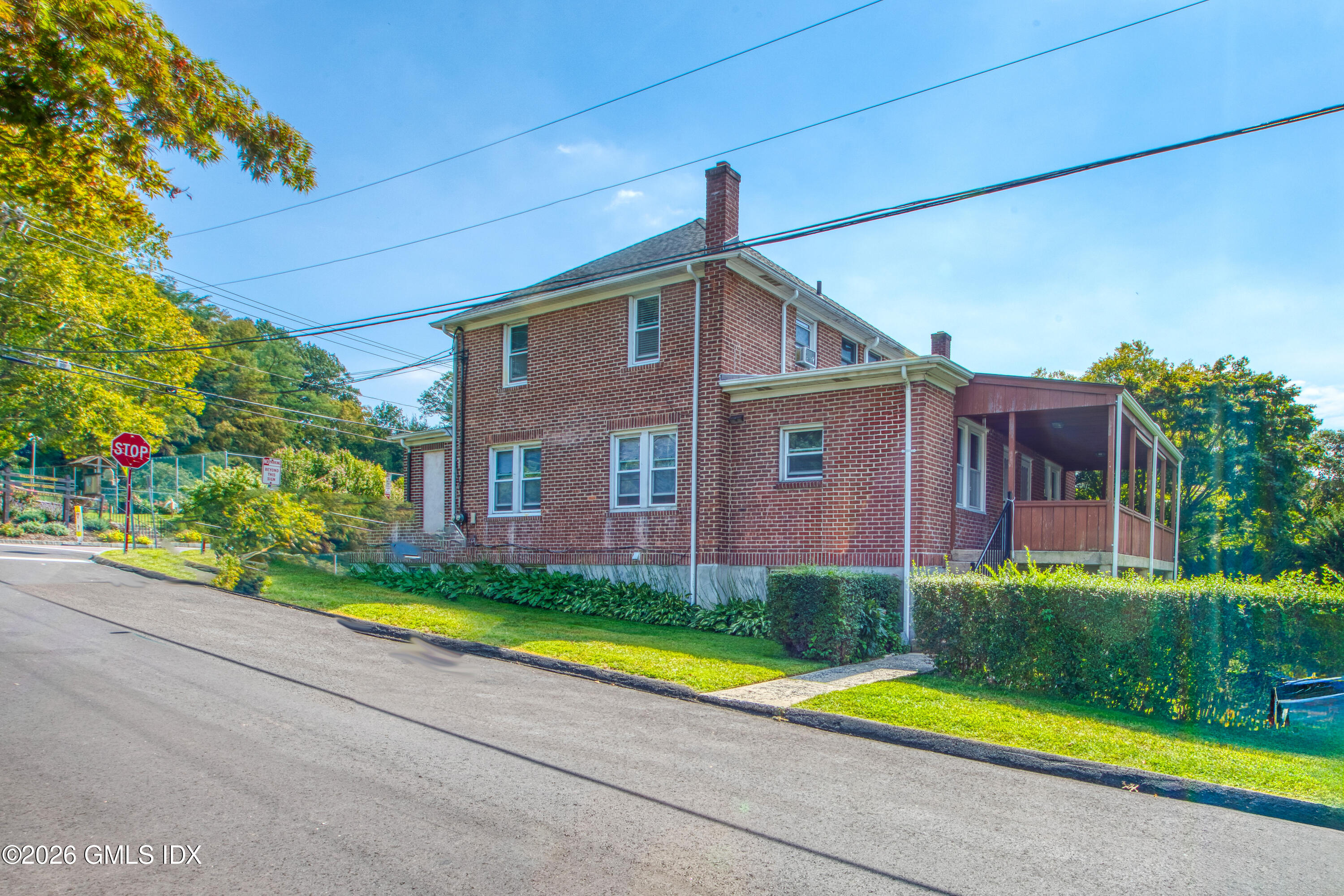 124 Pemberwick Road, Unit LEFT SIDE Greenwich, CT 06831 - Photo 27 of 27 SIDE VIEW
