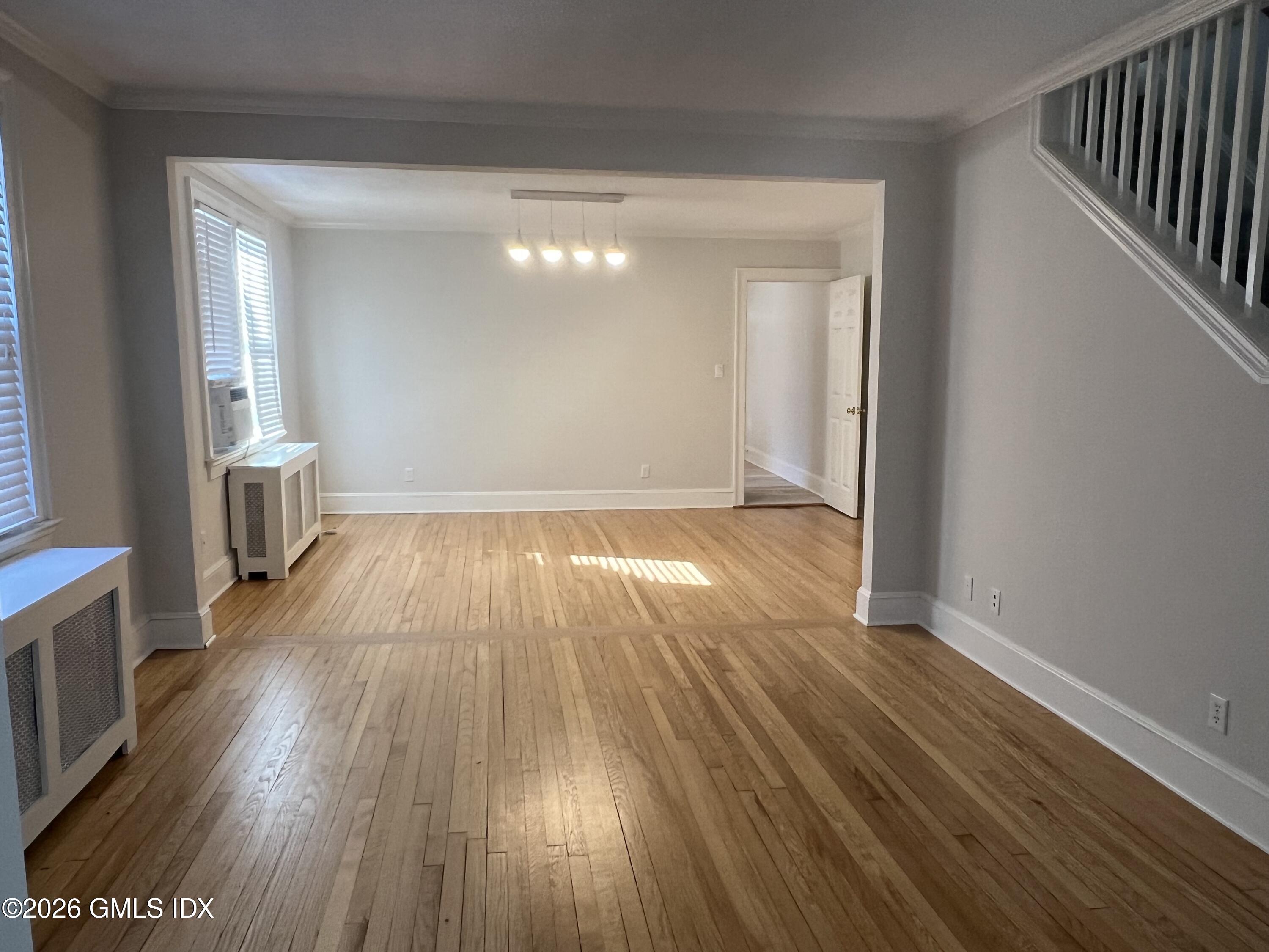 124 Pemberwick Road, Unit LEFT SIDE Greenwich, CT 06831 - Photo 5 of 27 LIVINGROOM/DINING ROOM