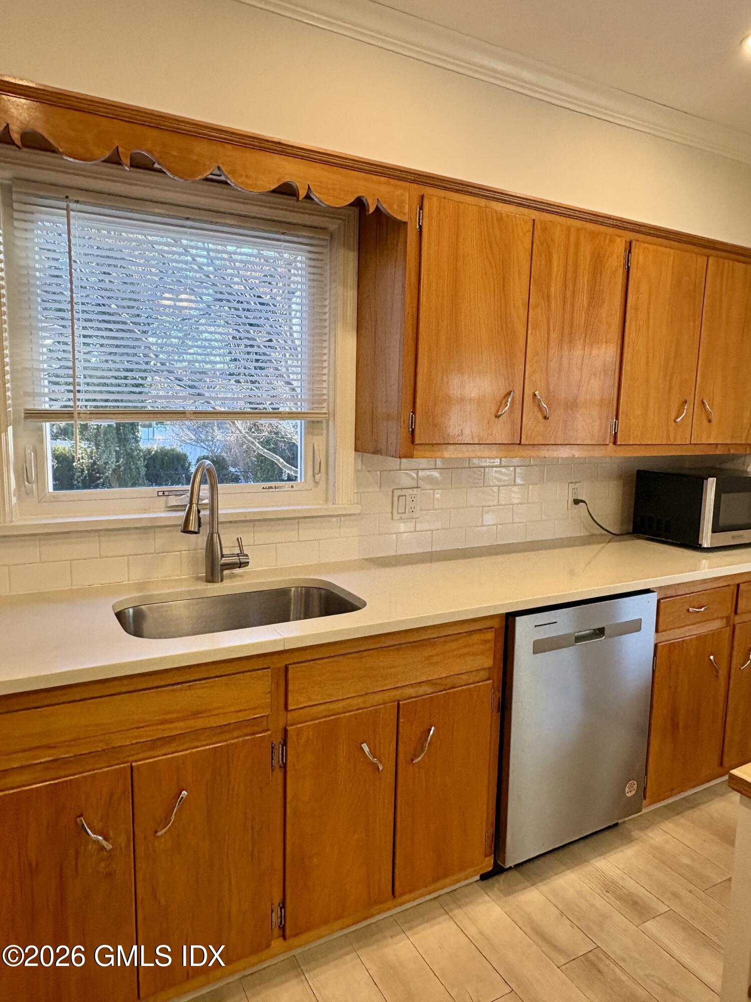 124 Pemberwick Road, Unit LEFT SIDE Greenwich, CT 06831 - Photo 10 of 27 KITCHEN
