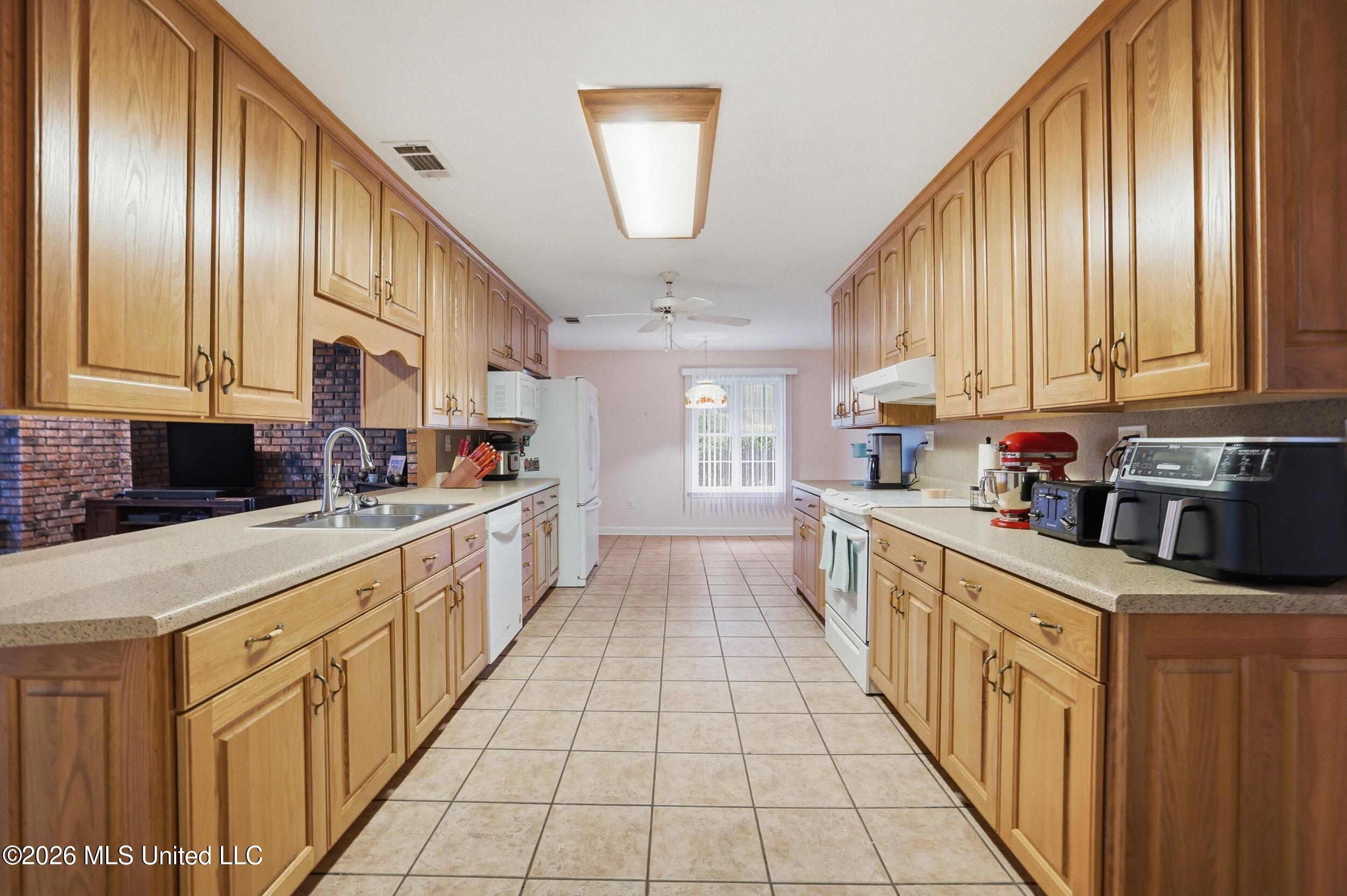 1237 Main Street Ocean Springs, MS 39564 - Photo 24 of 62 28_r6__8227
