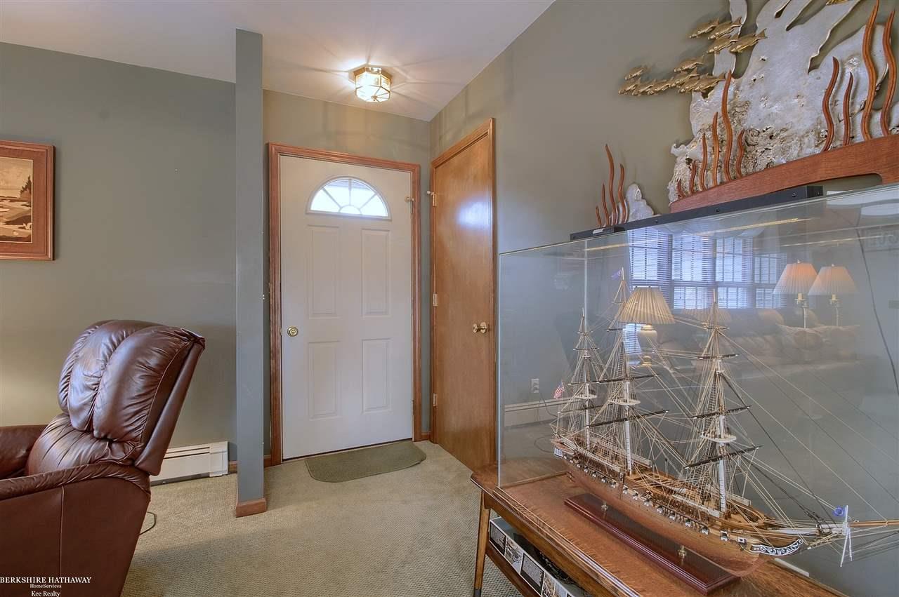 1660 Cochrane Road Allenton, MI 48002 - Photo 3 of 30 Entryway