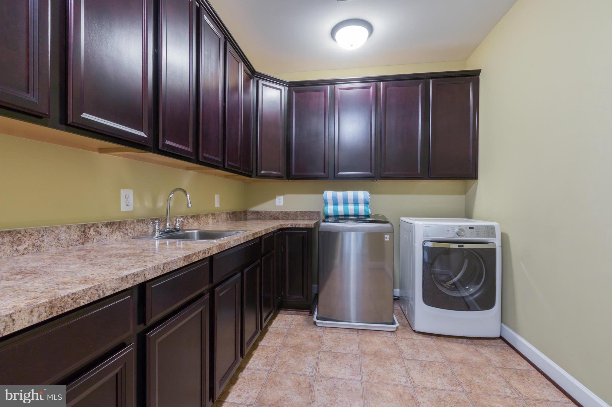 700 Walker Road Great Falls, VA 22066 - Photo 20 of 30 Upper Level Laundry Room