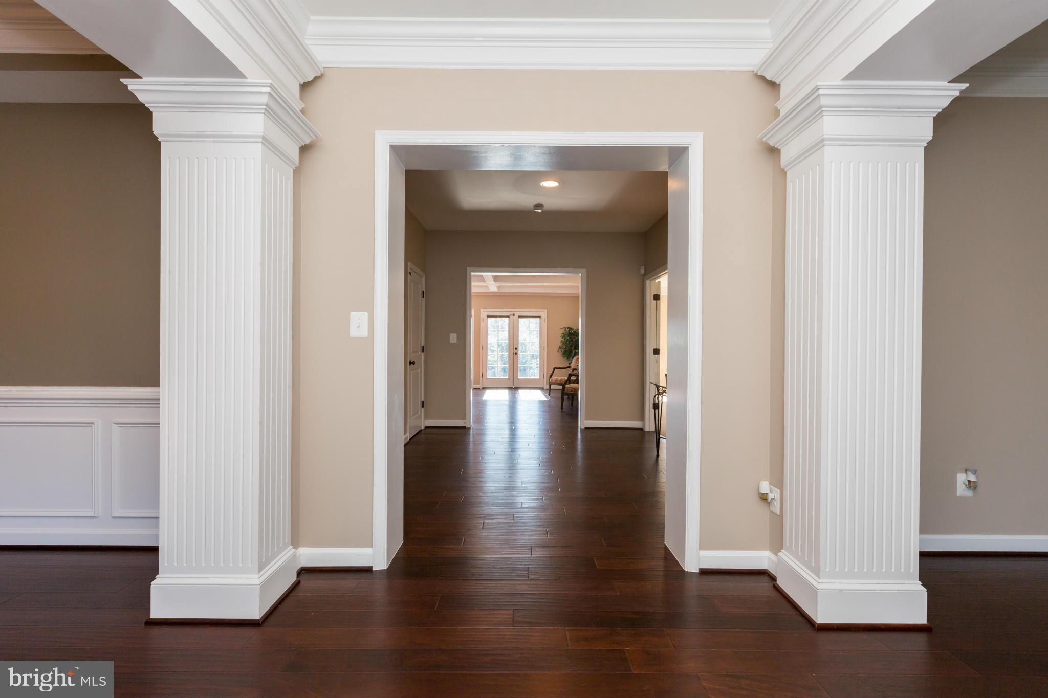 700 Walker Road Great Falls, VA 22066 - Photo 4 of 30 Foyer