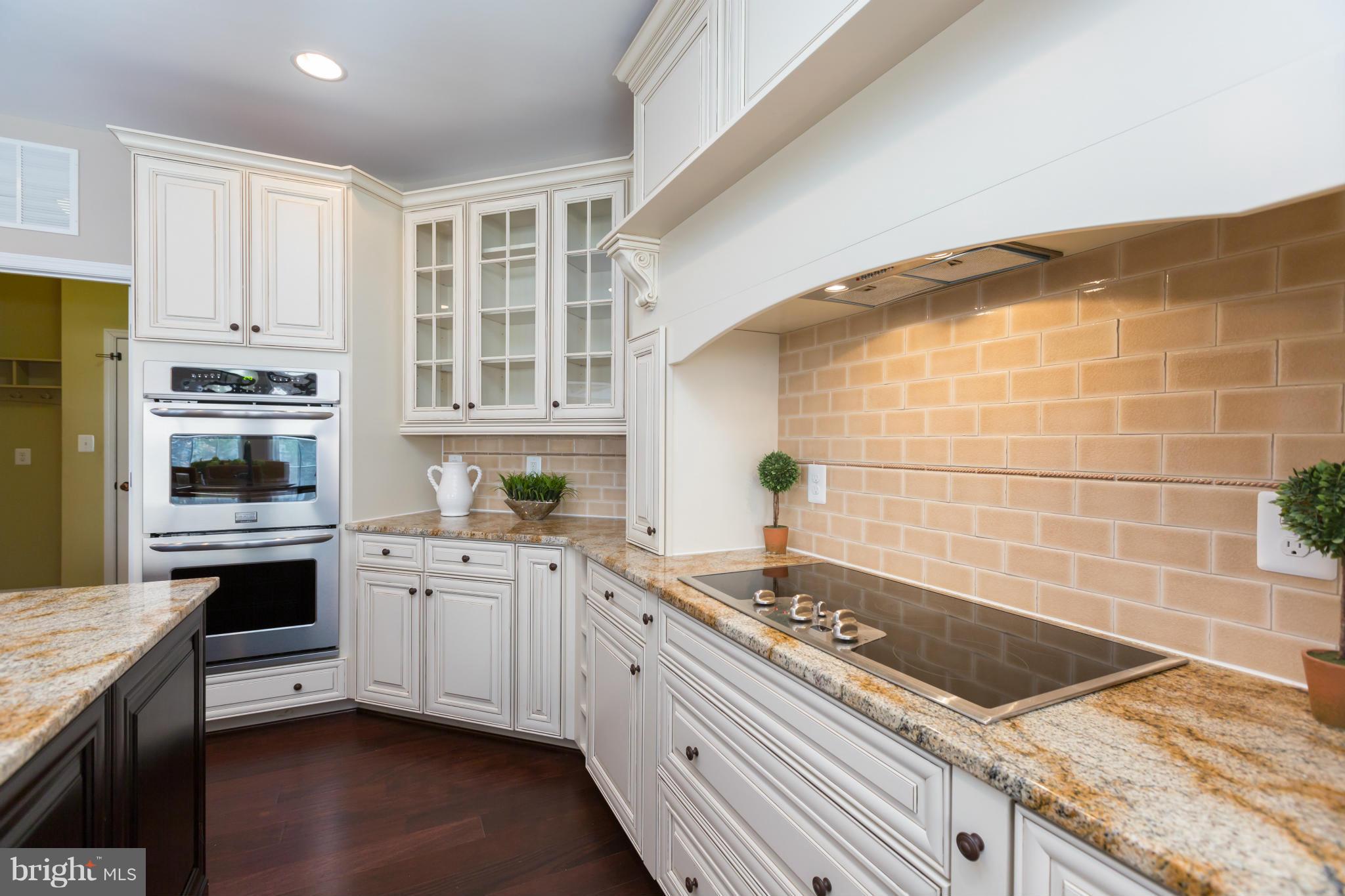 700 Walker Road Great Falls, VA 22066 - Photo 6 of 30 Kitchen