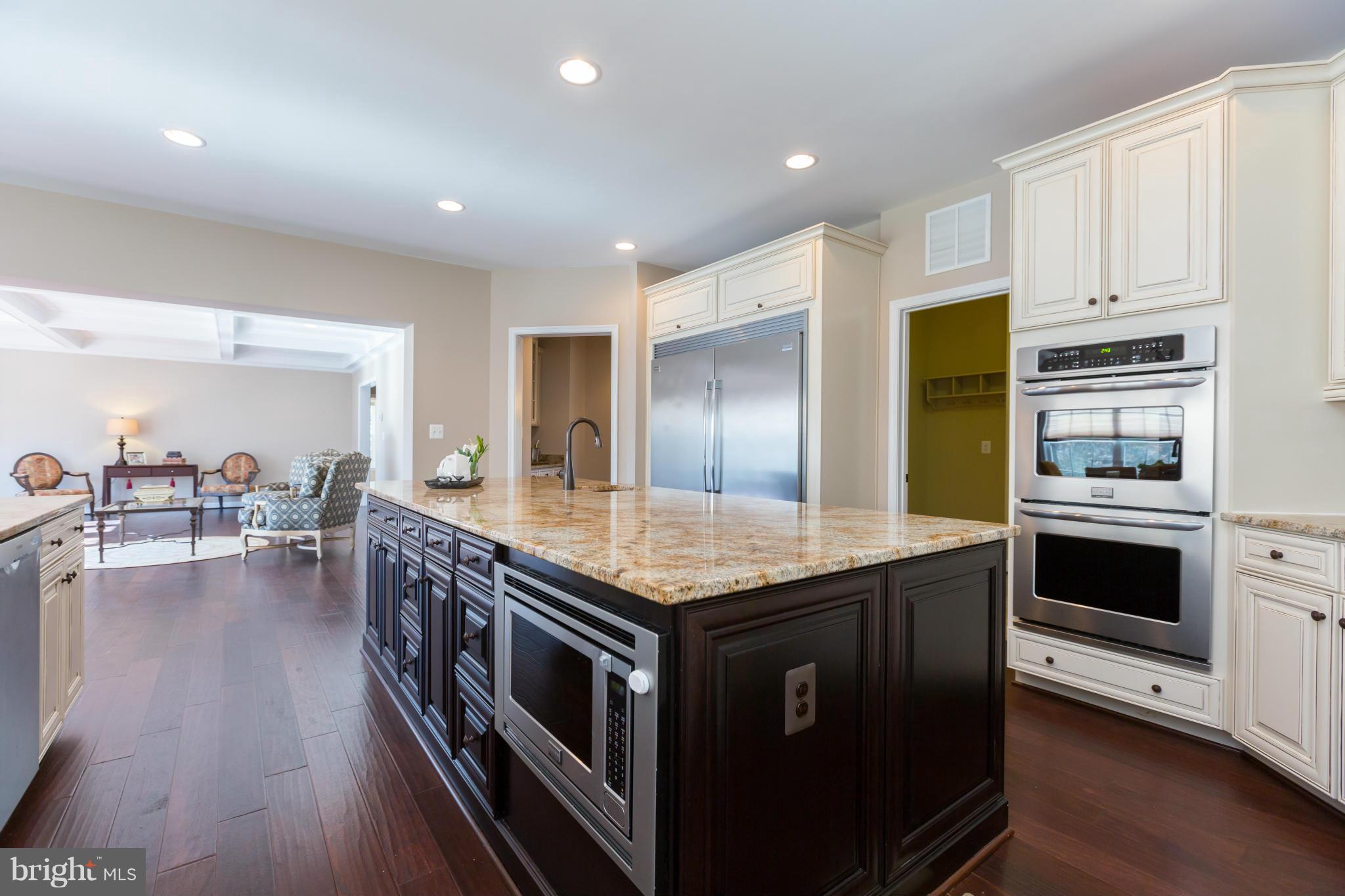 700 Walker Road Great Falls, VA 22066 - Photo 7 of 30 Kitchen